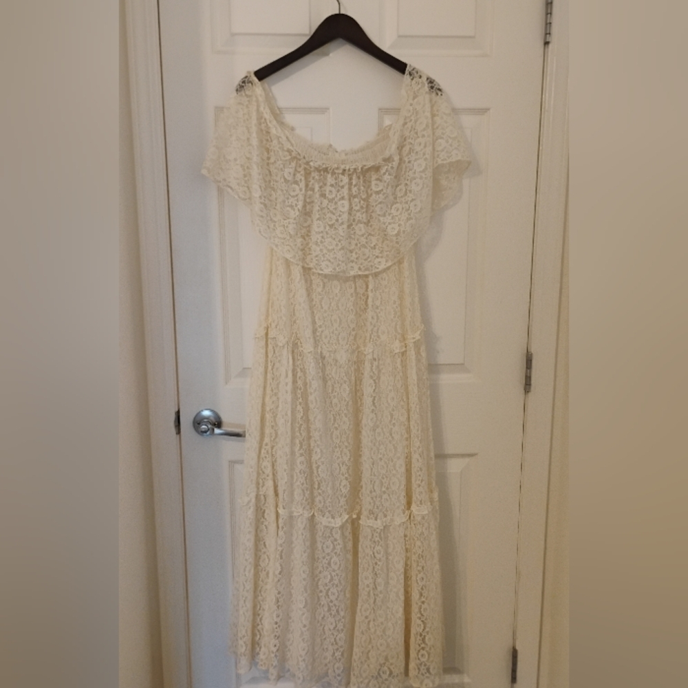 Elegant Cream Lace Dress